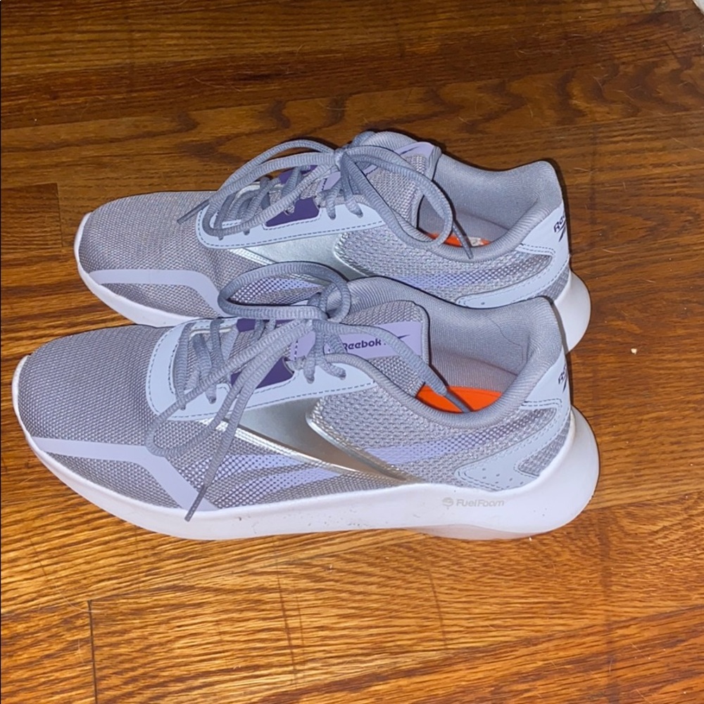 Women’s 7.5 Brand New Reebok Shoes